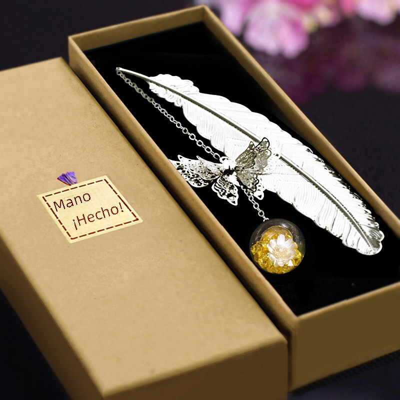 Butterfly Feather Bookmark – Chinese Style Metal Bookmark with Preserved Flowers for Book Lovers & Elegant Reader Gifts