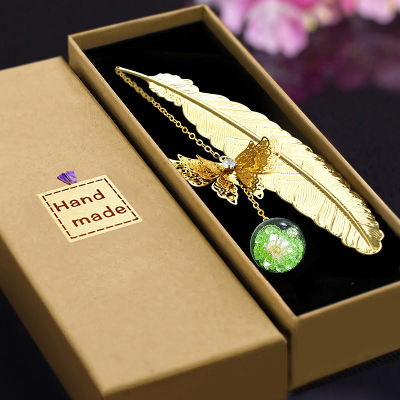 Butterfly Feather Bookmark – Chinese Style Metal Bookmark with Preserved Flowers for Book Lovers & Elegant Reader Gifts