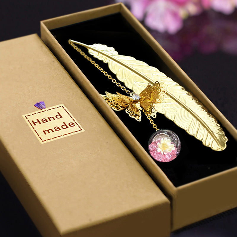 Butterfly Feather Bookmark – Chinese Style Metal Bookmark with Preserved Flowers for Book Lovers & Elegant Reader Gifts