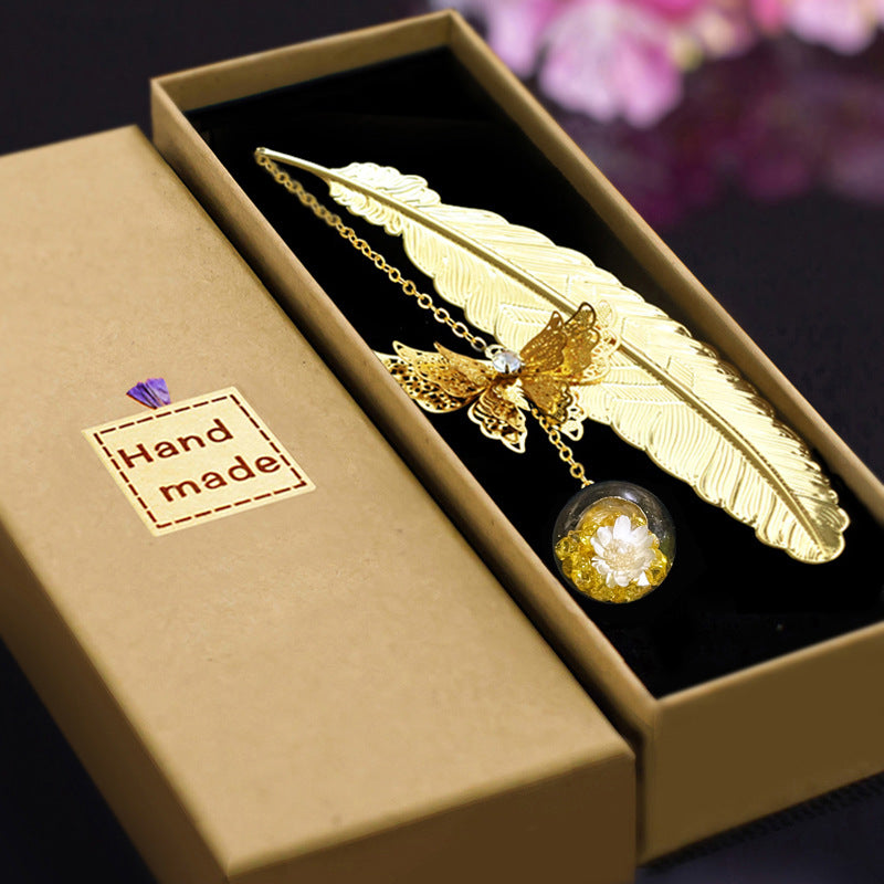 Butterfly Feather Bookmark – Chinese Style Metal Bookmark with Preserved Flowers for Book Lovers & Elegant Reader Gifts