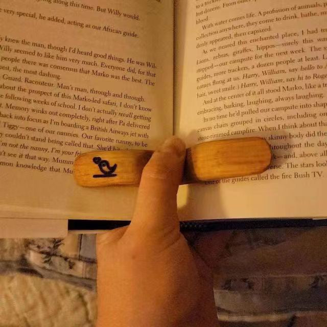 Wooden Bird Thumb Bookmark – One-Handed Page Holder for Comfortable Reading & Book Lover Gift