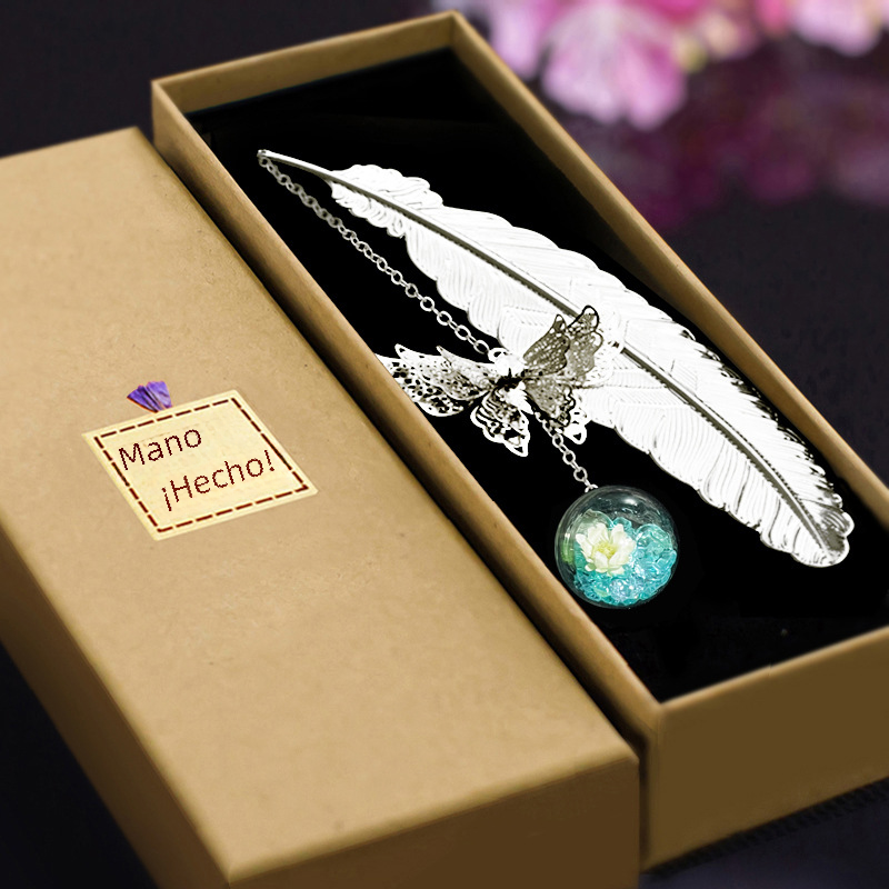 Butterfly Feather Bookmark – Chinese Style Metal Bookmark with Preserved Flowers for Book Lovers & Elegant Reader Gifts