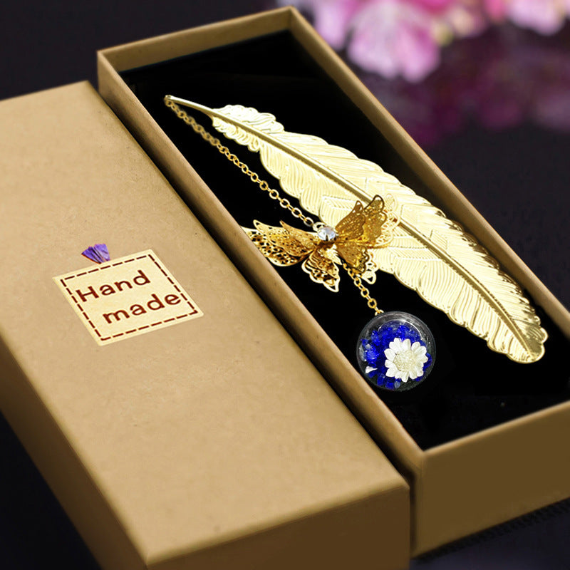 Butterfly Feather Bookmark – Chinese Style Metal Bookmark with Preserved Flowers for Book Lovers & Elegant Reader Gifts