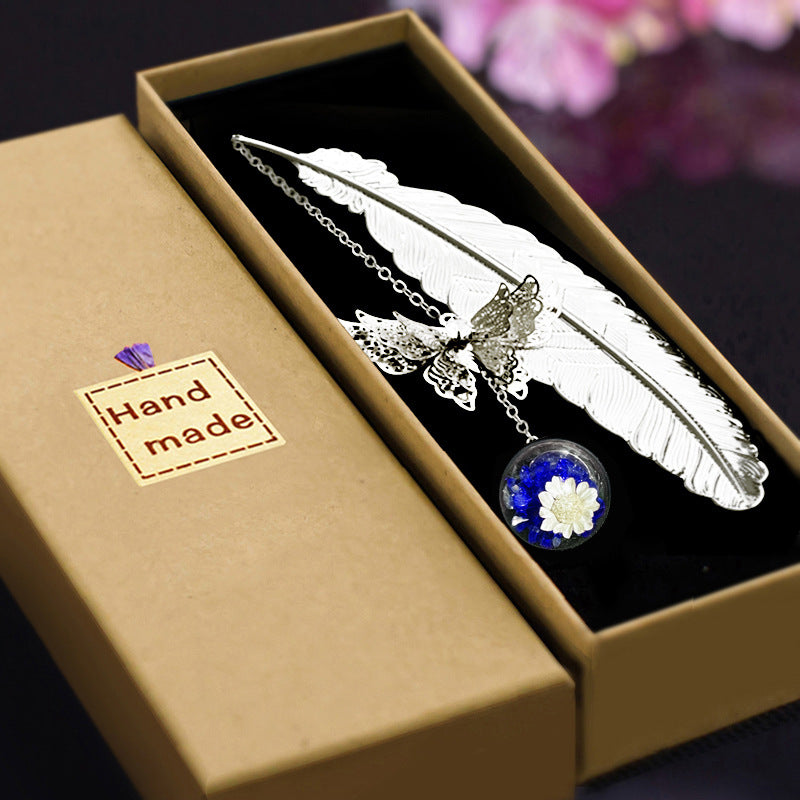 Butterfly Feather Bookmark – Chinese Style Metal Bookmark with Preserved Flowers for Book Lovers & Elegant Reader Gifts